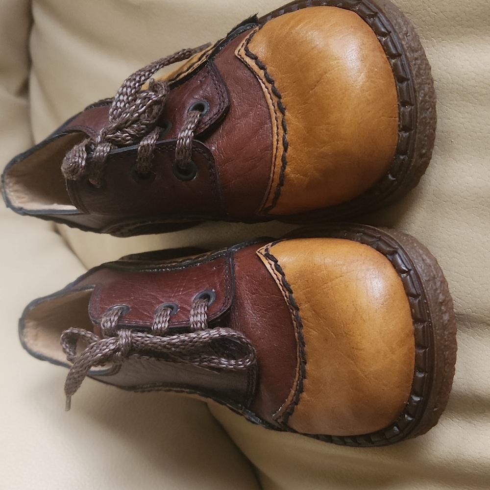 S36 New Saddle Shoe Brown & Tan w/laces & crepe sole Made in Italy Sabrina 8.5"L